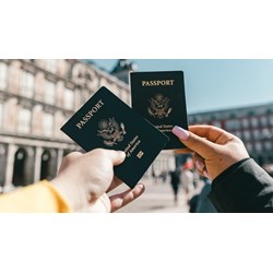 Chồng có giấy phép lao động thì có được bão lãnh vợ mình vào VN thăm không?