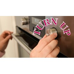 Turn up là gì? Cách sử dụng Turn Up trong tiếng Anh