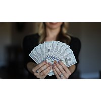 Tội lạm dụng chức vụ và quyền hạn chiếm đoạt tài sản qua các thời kỳ