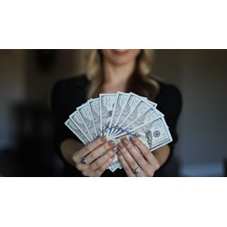 Tội lạm dụng chức vụ và quyền hạn chiếm đoạt tài sản qua các thời kỳ