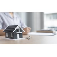 Có bị xử phạt khi xây dựng nhà lấn chiếm khoảng không của nhà khác ?