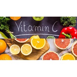 Nhu cầu vitamin C từ trẻ sơ sinh đến người trưởng thành như thế nào?