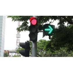 Trường hợp rẽ phải khi gặp đèn đỏ có bị xử phạt không?