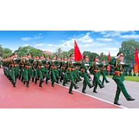 Khi 32 tuổi sĩ quan thăng cấp bậc hàm Thiếu tá có đúng quy định không?