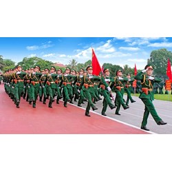 Khi 32 tuổi sĩ quan thăng cấp bậc hàm Thiếu tá có đúng quy định không?