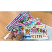 Chồng trúng xổ số có phải chia tiền cho vợ không?