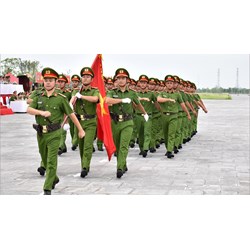 Công an mới ra trường lương bao nhiêu? Bậc quân hàm thế nào?