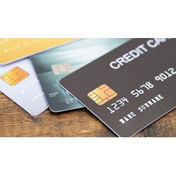 Cha mẹ của giám đốc ngân hàng thương mại có được cấp tín dụng không?