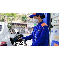 Đề xuất tiếp tục giảm 50% thuế bảo vệ môi trường với xăng dầu năm 2024?