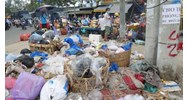 Người dân phản ánh chủ khai thác chợ không thu gom rác thì xử lý như thế nào?