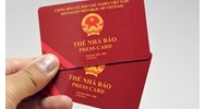 Biên tập viên có phải xin cấp đổi thẻ nhà báo khi chuyển sang cơ quan báo chí không?