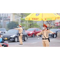 Cảnh sát giao thông có làm việc thứ bảy, chủ nhật không?