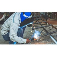 Đối tượng nào trong cơ sở sản xuất phải tham dự huấn luyện an toàn, vệ sinh lao động?