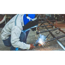 Đối tượng nào trong cơ sở sản xuất phải tham dự huấn luyện an toàn, vệ sinh lao động?