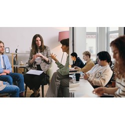 Khi đối thoại tại nơi làm việc thì bên người sử dụng lao động phải có ít nhất bao nhiêu người?