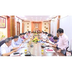 Thành phần tham dự họp giao ban Lãnh đạo Ủy ban Dân tộc hằng tuần