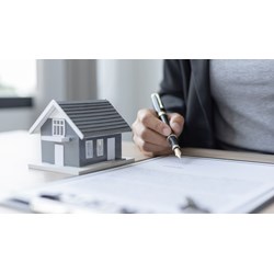 Nhà đang có thuê có được chuyển nhượng quyền sử dụng đất không?