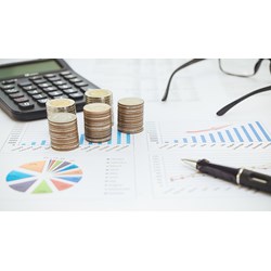 Công ty tài chính được dùng vốn điều lệ mua cổ phần doanh nghiệp không?