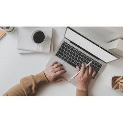 Sinh viên làm công việc đánh máy kiếm tiền có cần ký hợp đồng lao động?