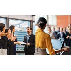 Có công khai kết quả thi cấp chứng chỉ hành nghề dịch vụ làm thủ tục về thuế?