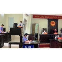 Trước khi phiên Tòa bắt đầu Kiểm sát viên có phải có mặt hay không?