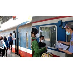 Đối tượng lao động nào được ưu tiên khi xếp hàng mua vé tàu lửa?