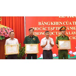 Nhận bằng khen cấp bộ, ban, ngành, tỉnh, đoàn thể trung ương
