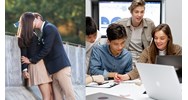Cưỡng hôn đồng nghiệp có được xem là hành vi quấy rối tình dục?