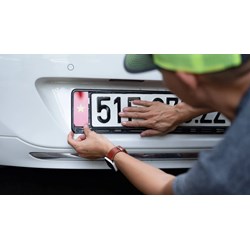 Có biển số định danh vẫn mất 20 triệu tiền biển khi mua xe mới?