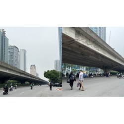 Người đi bộ sang đường không đúng nơi quy định có bị xử phạt không?