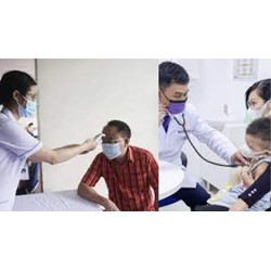 Phải có ít nhất bao nhiêu nhân viên chuyên ngành y tại cơ sở tiêm chủng dịch vụ ?