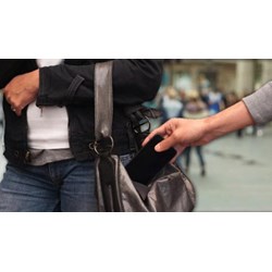 Nghi ngờ người khác ăn trộm được lục soát người không?