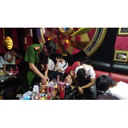 Cần làm gì khi công an xã kiểm tra quán Karaoke