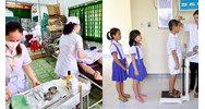 Có bằng trung cấp có được làm nhân viên y tế trường học không?