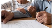 Người thừa kế có được là người làm chứng di chúc hay không?