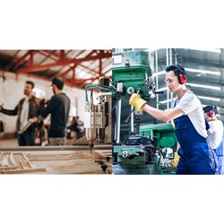 Cá nhân nước ngoài mở công ty tự làm chủ tại Việt Nam có cần giấy phép lao động?