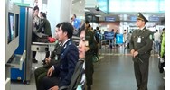 Trang phục xuân hè của lực lượng kiểm soát an ninh hàng không là?