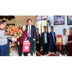 Quà tặng đối với anh hùng Lực lượng vũ trang nhân dân nhân dịp Tết