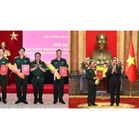 Ai trao Quyết định thăng quân hàm cho Cục trưởng Cục Quân huấn?