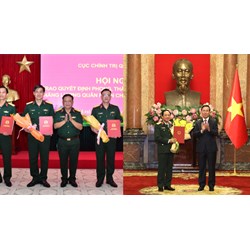 Ai trao Quyết định thăng quân hàm cho Cục trưởng Cục Quân huấn?