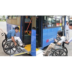 Nhân viên xe buýt không tiếp nhận người khuyết tật bị xử lý thế nào?