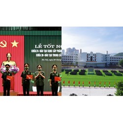 Khi nào thì trường Sĩ quan thông tin cấp lại bản chính chứng chỉ?