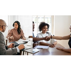 Chuyển nhượng cổ phần doanh nghiệp môi giới bảo hiểm thế nào?