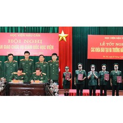 Sĩ quan Chính ủy Học viện Hậu cần có cấp hàm cao nhất là Trung tướng?
