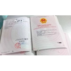 Ai là người đứng tên trên sổ đỏ khi người để lại di sản đã chết?