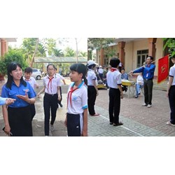 Các chế độ chính sách hưởng đối giáo viên làm Tổng phụ trách Đội