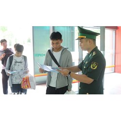 Người thi hành án trục xuất chờ đợi xuất cảnh sẽ cư trú ở đâu?