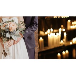 Khi kết hôn có bắt buộc phải theo tôn giáo của vợ không?