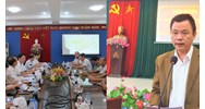 Cuộc họp của Chủ tịch Ủy ban nhân dân xã được tổ chức theo nguyên tắc gì?