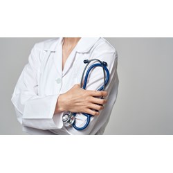 Nhân viên y tế trong doanh nghiệp cần phải có những chứng chỉ nào